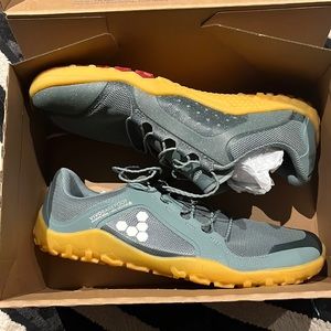 Revivo primus trail two mens sea green EU size 42 - brand new in box never worn